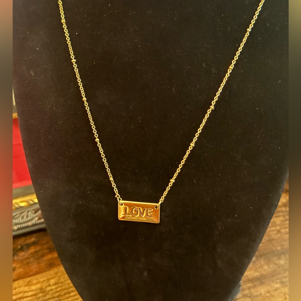 🌸 4 for $10 NWT GBG Loe Angeles Gold Tone Love Pendant Necklace